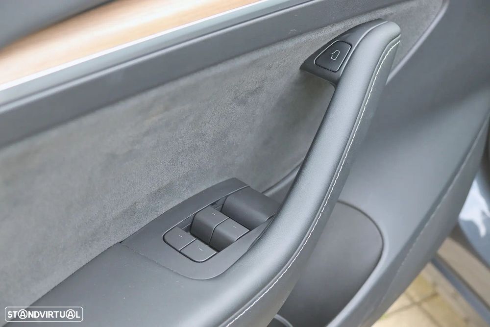 Tesla Model 3 Long-Range Dual Motor AWD - 23