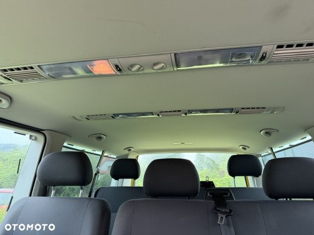 Volkswagen Caravelle - 9
