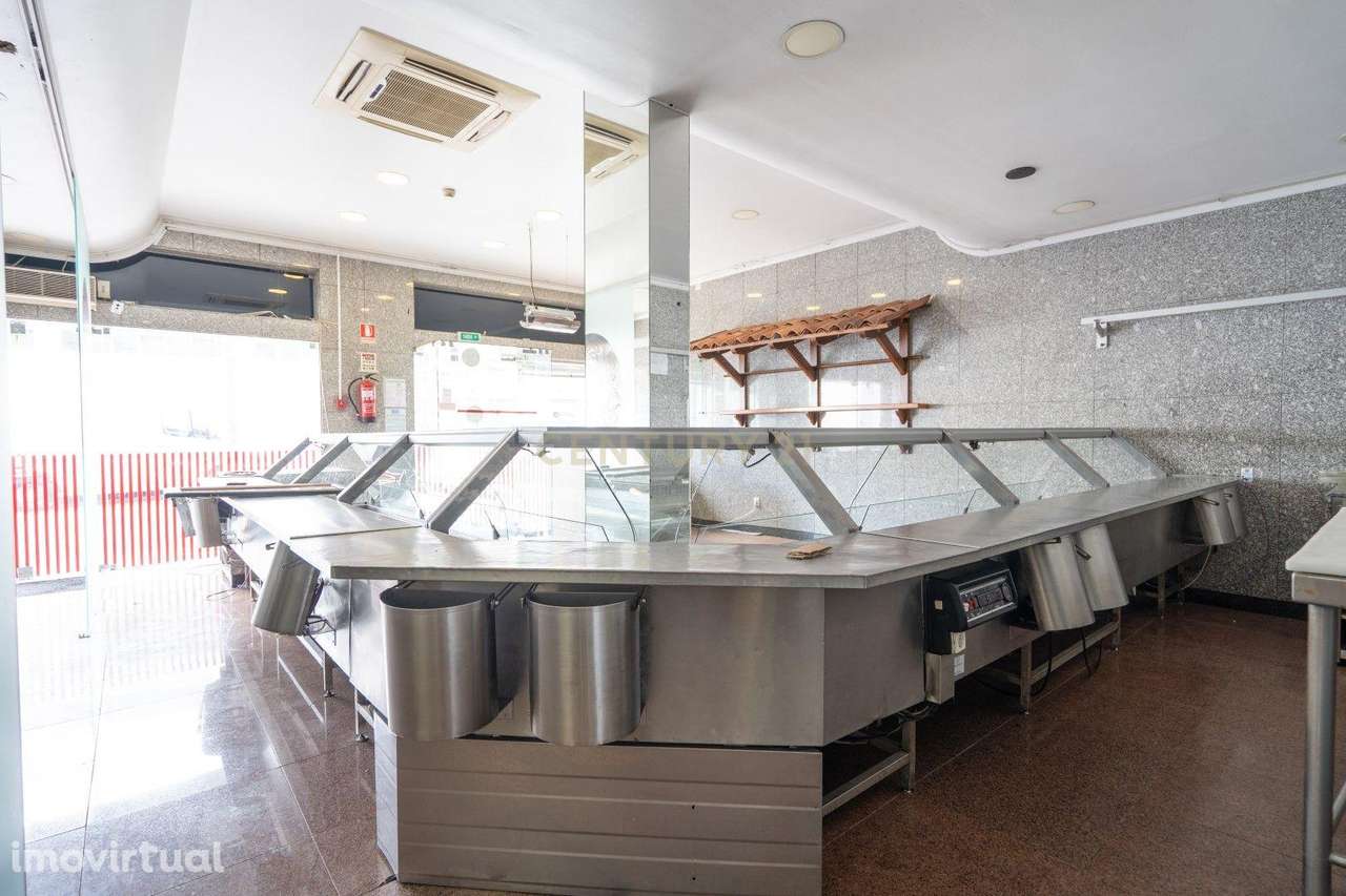 Loja Moderna em Lousã - Arrendamento - Grande imagem: 2/53