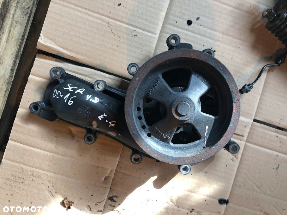 POMPA WODY SCANIA R V8 1549482