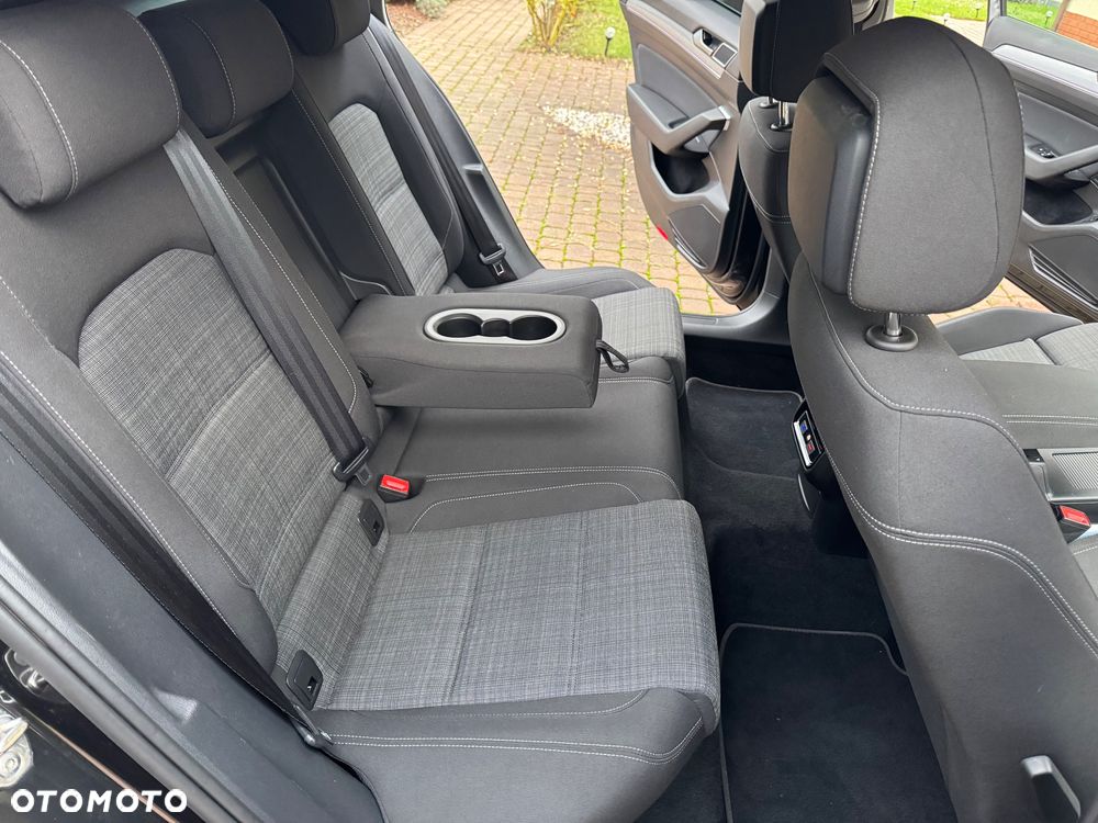 Volkswagen Passat Variant 1.6 TDI SCR DSG Business - 21