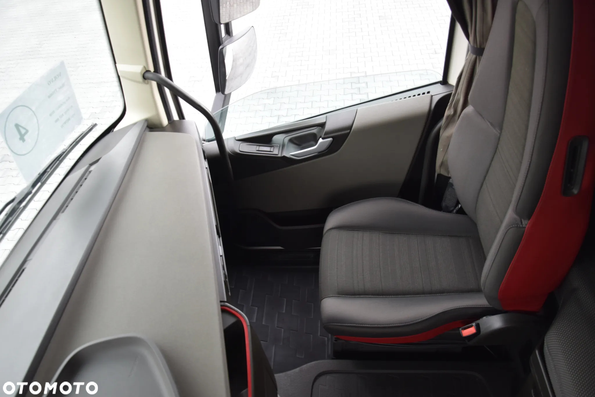 Volvo FH460 / EURO 6 / ACC / LEDY / FULL SPOILERY / SERWISOWANY / SPROWADZONY - 27