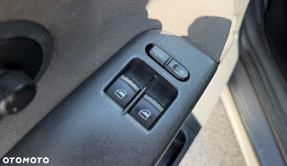 Volkswagen Sharan 1.9 TDI Comfortline - 25