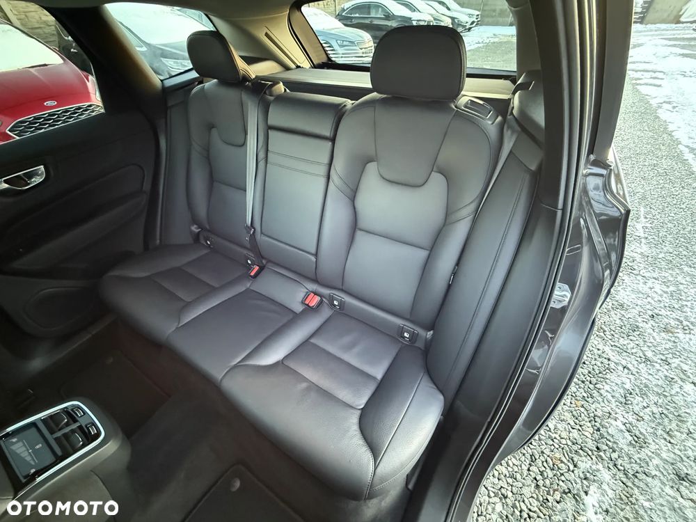 Volvo XC 60 B4 D AWD Geartronic Inscription - 32