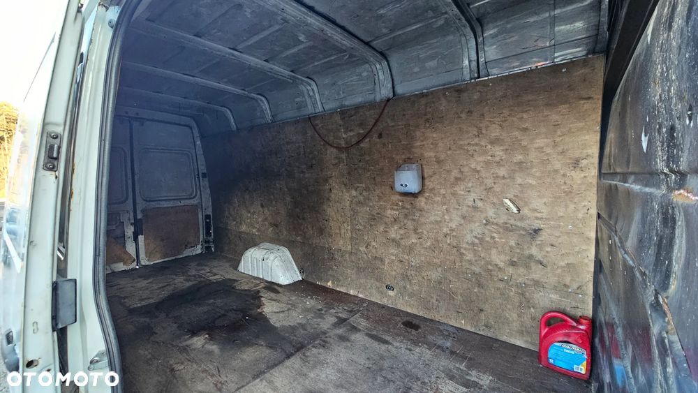 Mercedes-Benz Sprinter - 9