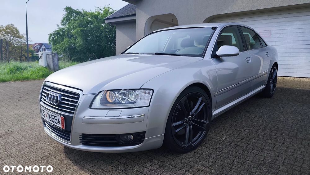 Audi A8 4.2 Quattro - 1