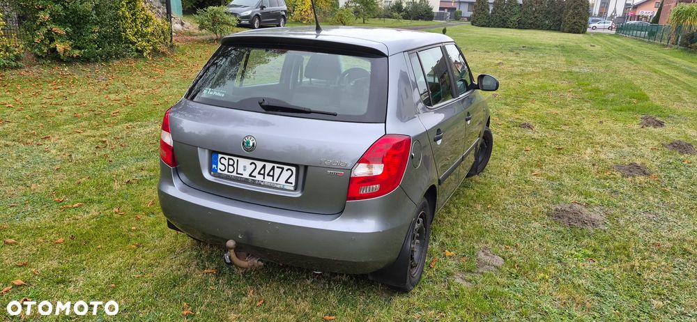Skoda Fabia 2012 photo 3