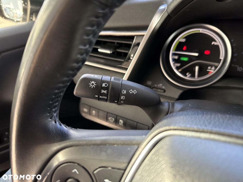 Toyota Camry 2.5 Hybrid Comfort CVT - 22