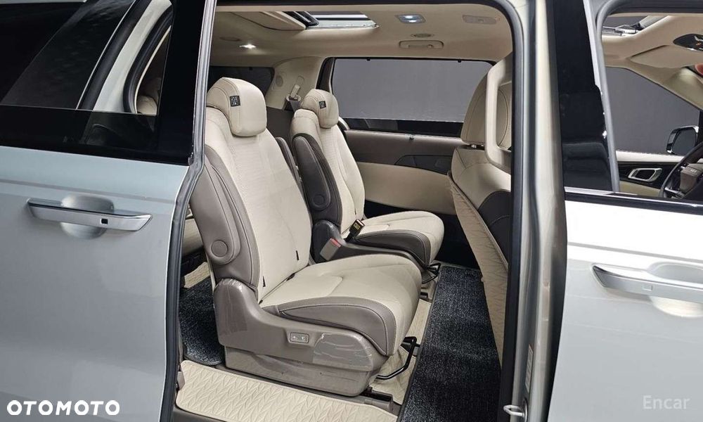 Kia Carnival - 26