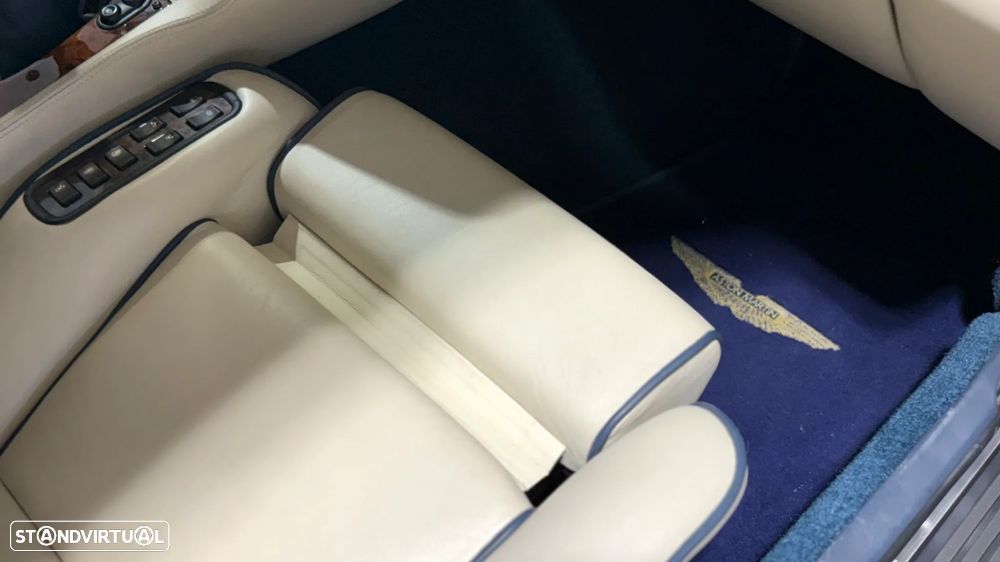 Aston Martin Vantage Coupe - 16