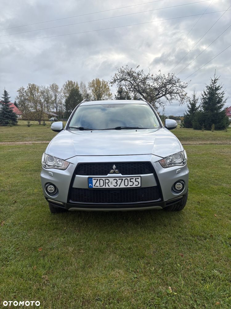 Mitsubishi Outlander 2011 photo 2