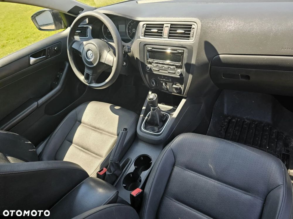 Volkswagen Jetta - 13
