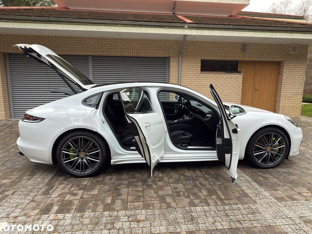 Porsche Panamera - 4