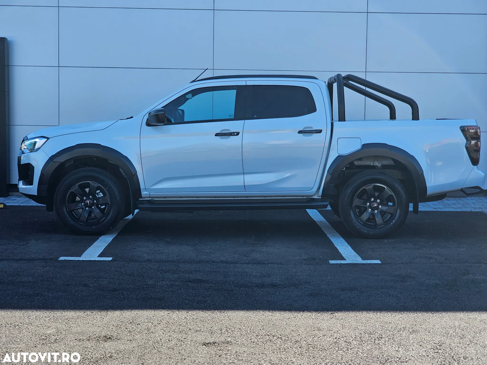 Isuzu D-Max 1.9 DSL 4x4 Double Cab 6AT Executive - 2