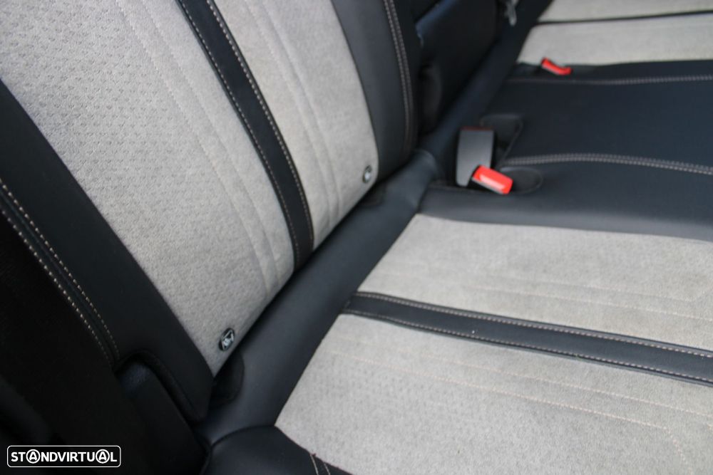 Peugeot 3008 1.6 Hybrid GT e-EAT8 - 36