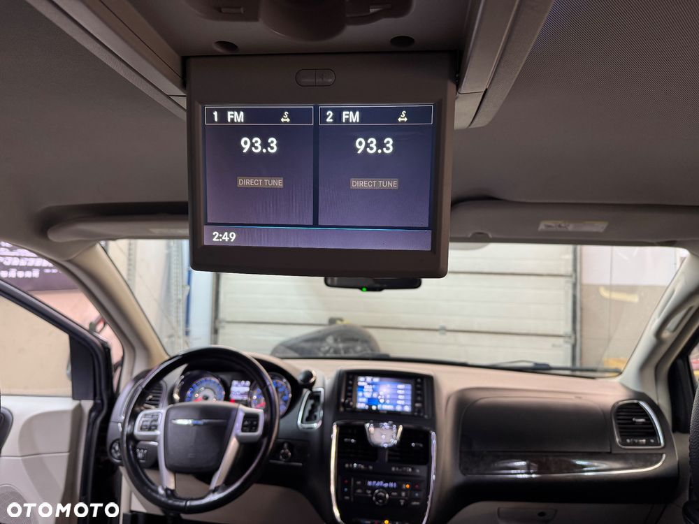 Chrysler Town & Country 3.6 Limited - 32