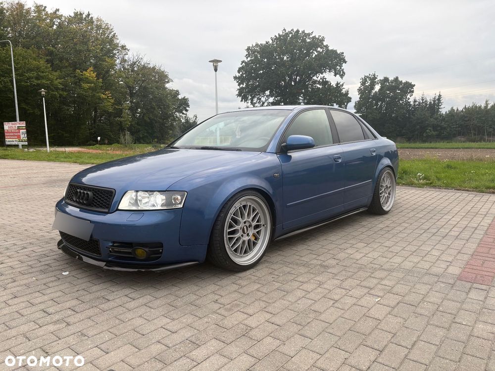 Audi A4 Limousine - 1