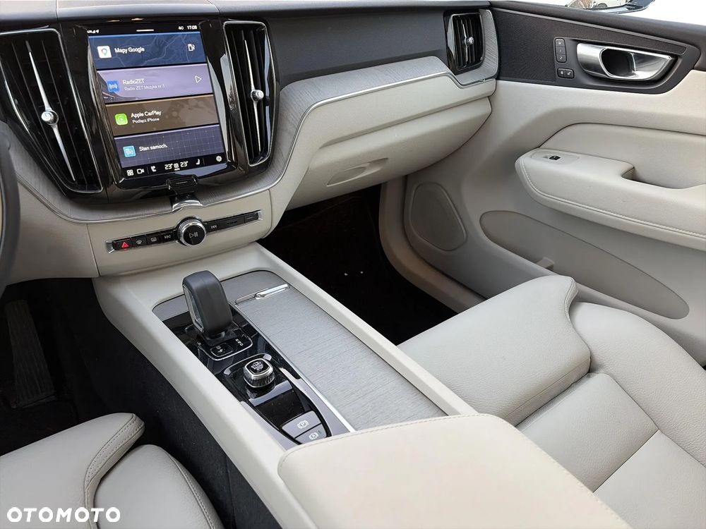 Volvo XC 60 B4 D Plus Bright - 19