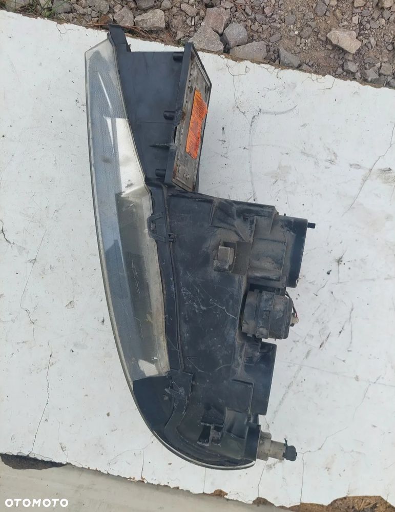 PRAWA LAMPA XENON PRAWY REFLEKTOR NISSAN PRIMERA P11 89005900 - 5