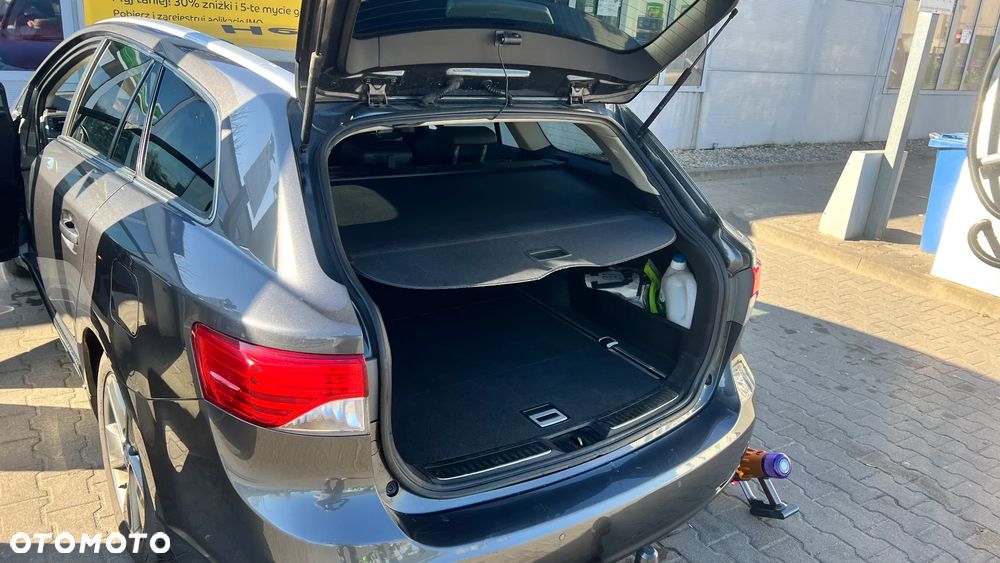 Toyota Avensis 1.8 Premium - 12