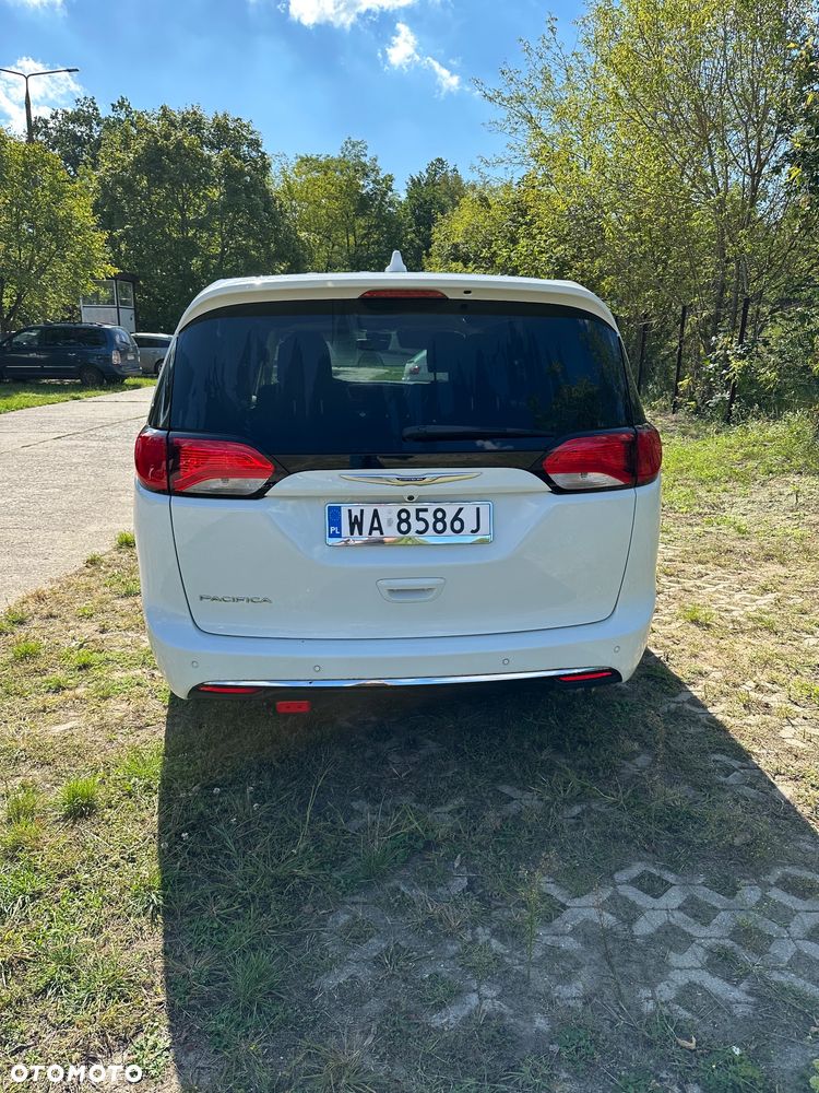 Chrysler Pacifica - 4