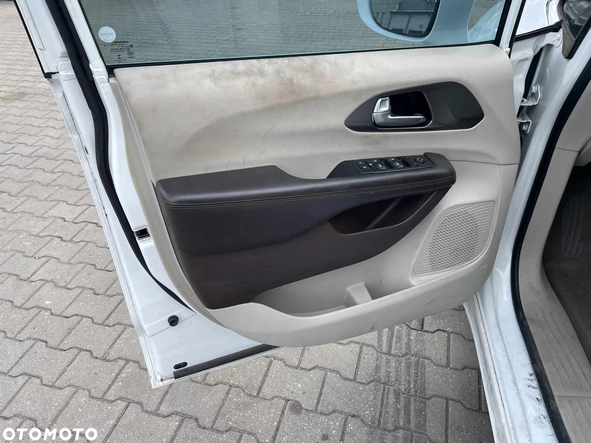 Chrysler Pacifica - 15