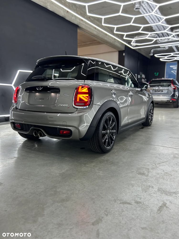 MINI John Cooper Works - 5