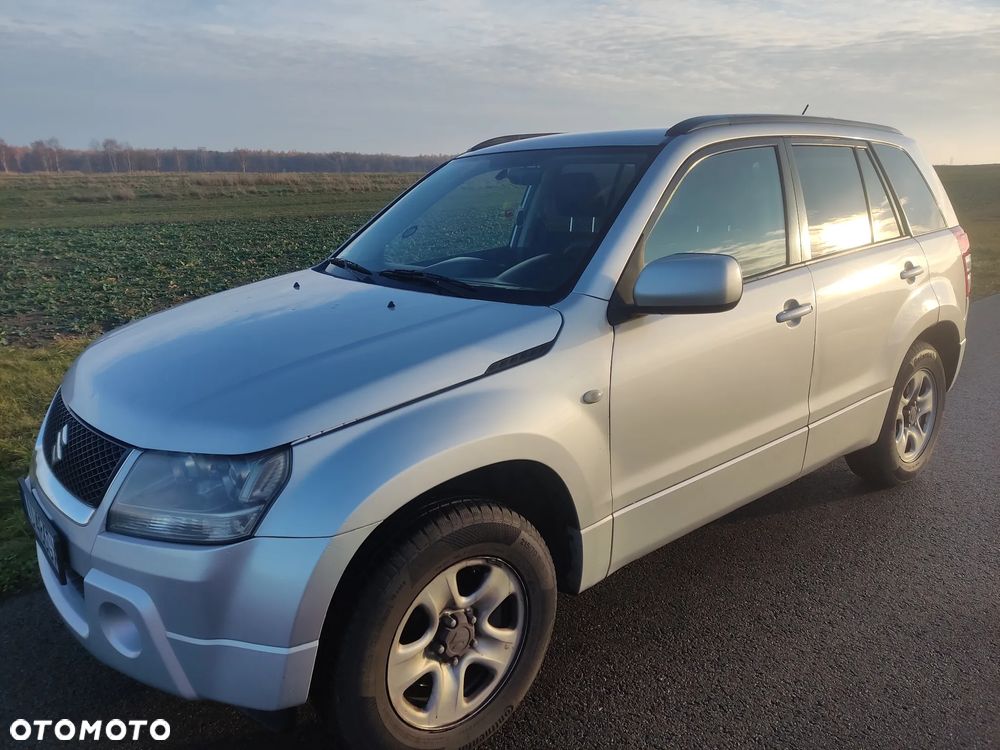 Suzuki Grand Vitara 2.0 - 7