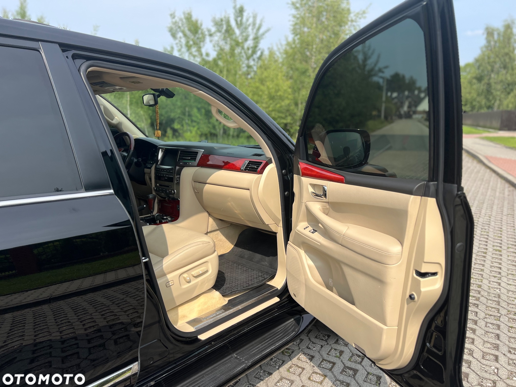 Lexus LX 570 - 13