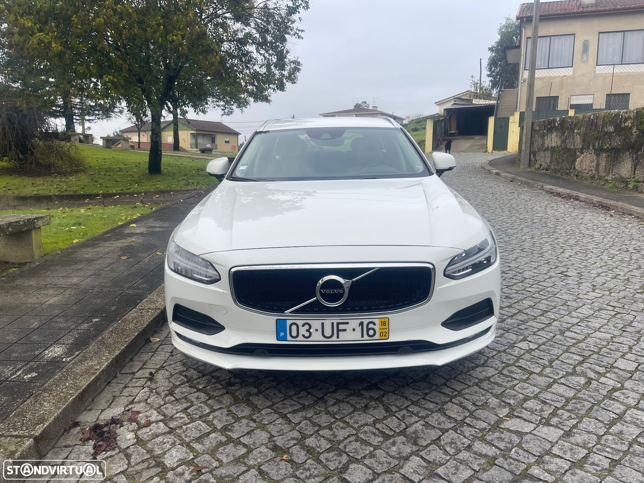 Volvo V90 2.0 D4 Momentum Plus - 2