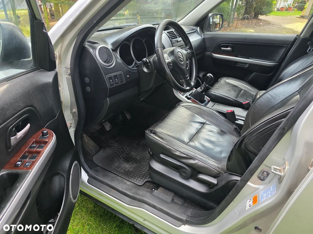 Suzuki Grand Vitara 1.9 DDiS Comfort + DPF Family - 8