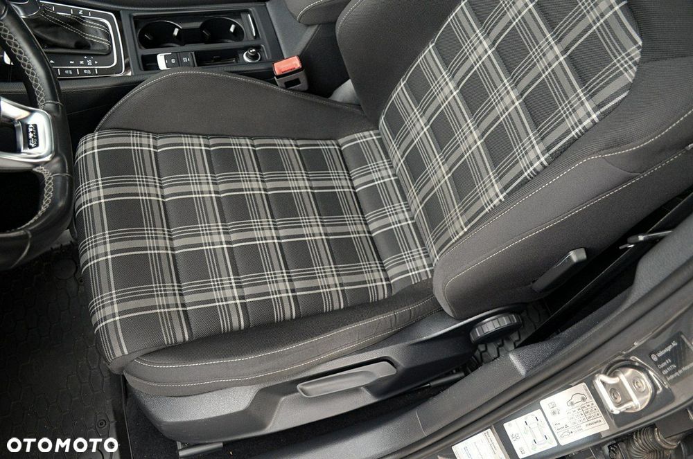 Volkswagen Golf - 15