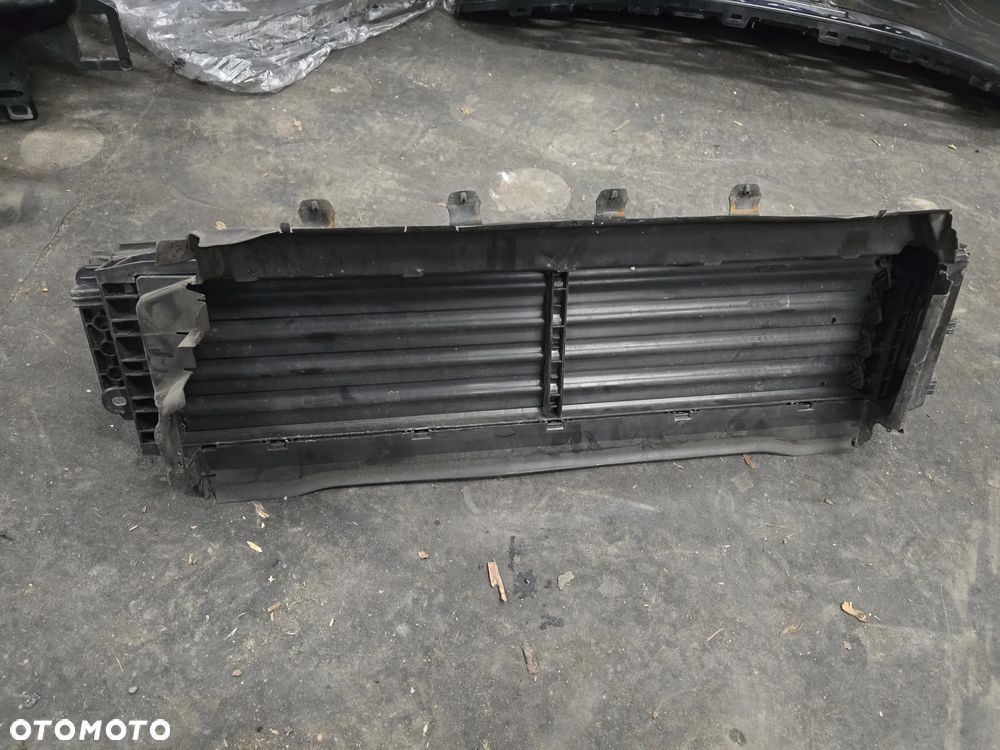 Kierownica  powietrza  zaluzja  skoda  octavia  IV - 1