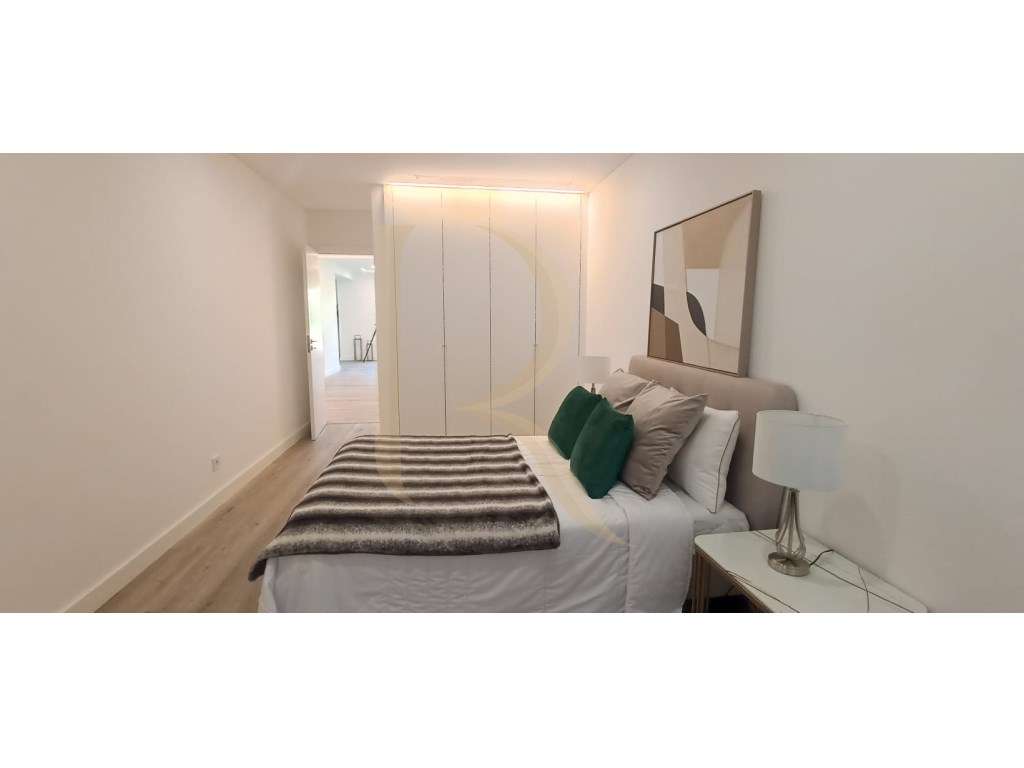 Apartamento T2 em remodelação com varanda em Benfica - Grande imagem: 4/9