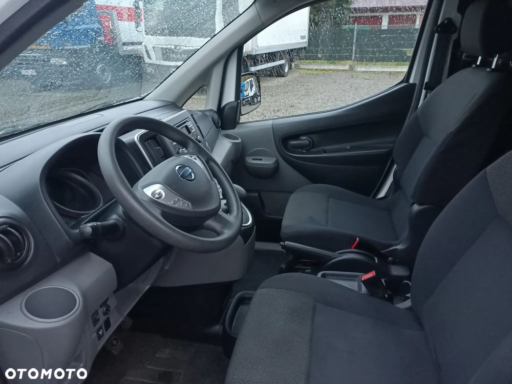 Nissan ENV 200 Maxi - 11