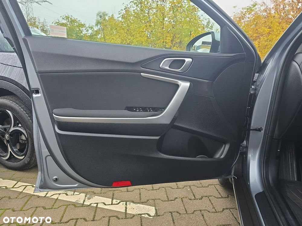 Kia XCeed - 10