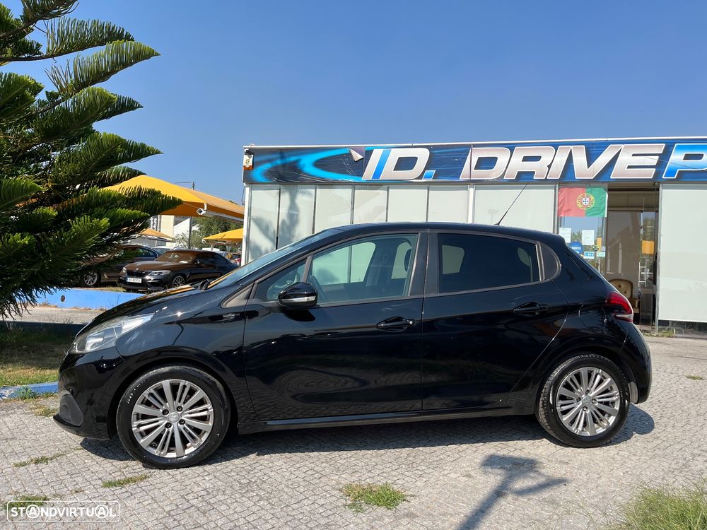 Peugeot 208 1.2 PureTech Signature - 12