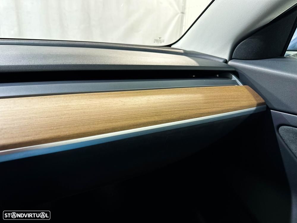 Tesla Model 3 Long-Range Dual Motor AWD - 32
