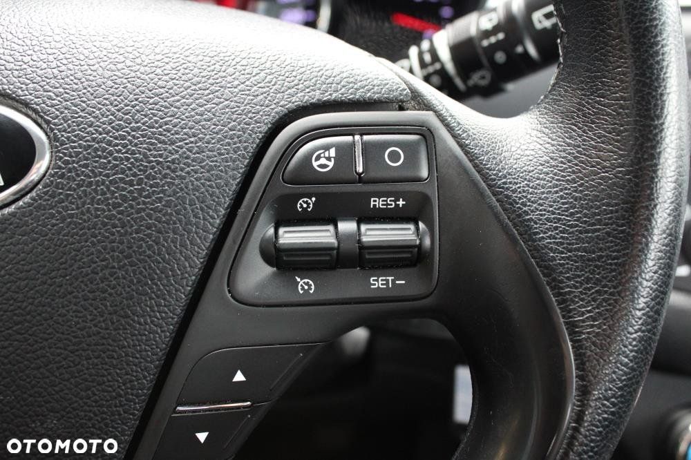 Kia Ceed - 11