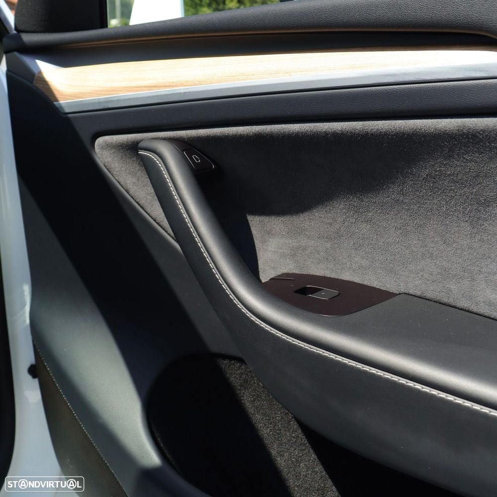 Tesla Model Y Long Range Dual Motor AWD - 22