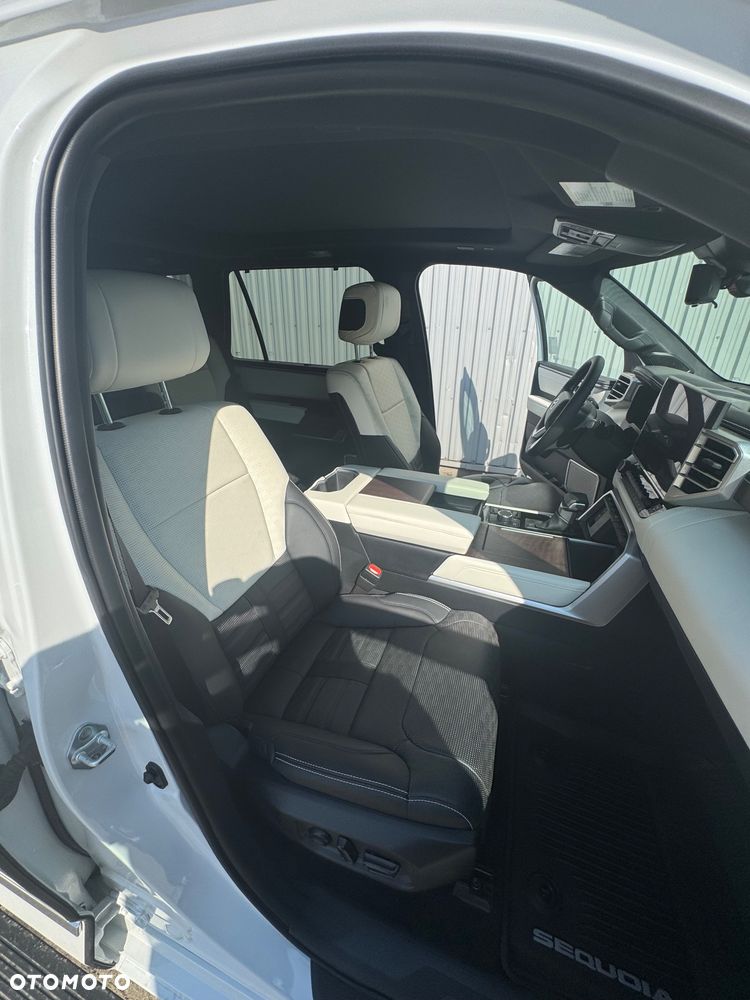 Toyota Sequoia - 20