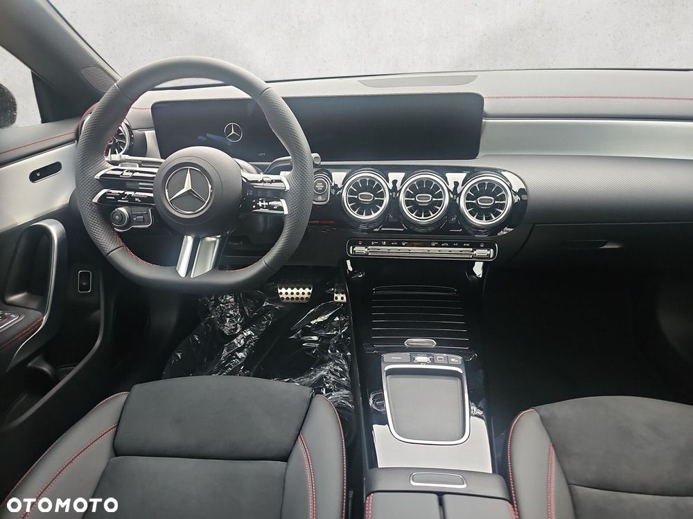 Mercedes-Benz CLA - 13