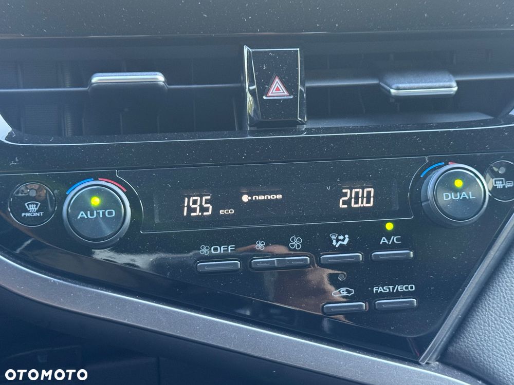 Toyota Camry 2.5 Hybrid Executive CVT - 17