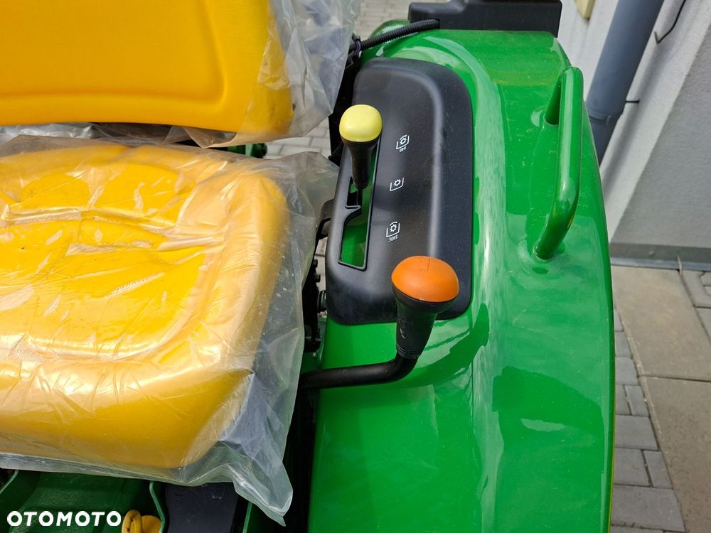 John Deere 3028 En 4X4 - 10