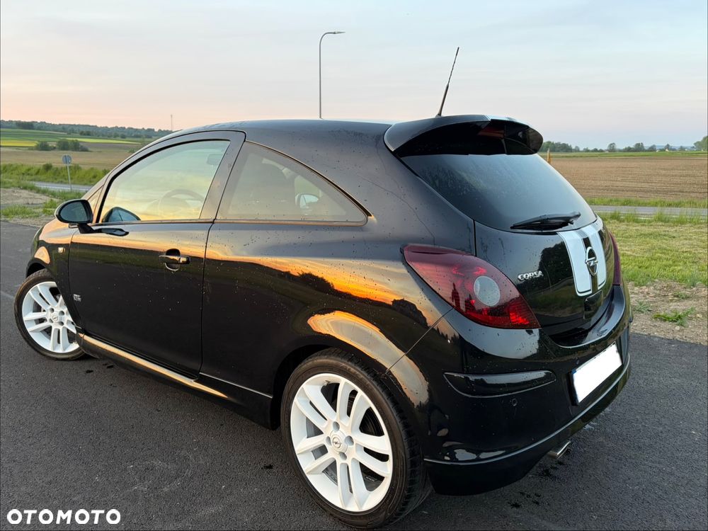 Opel Corsa 1.4 16V Cosmo - 4
