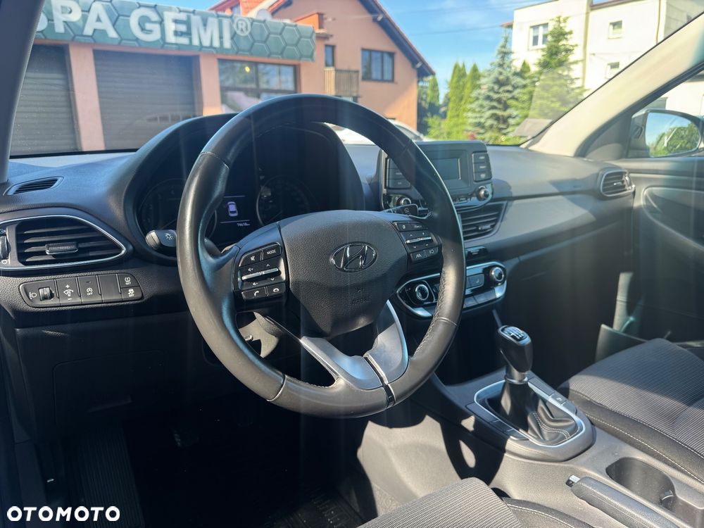 Hyundai i30 1.5 DPI Classic + - 10