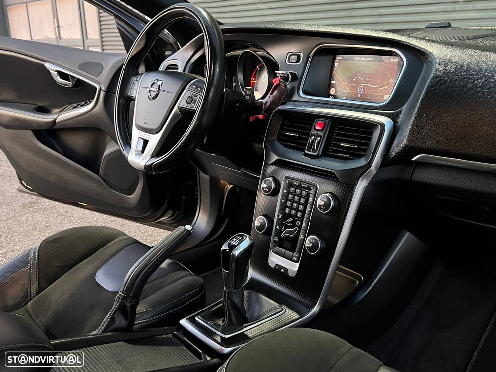 Volvo V40 2.0 D2 R-Design - 30