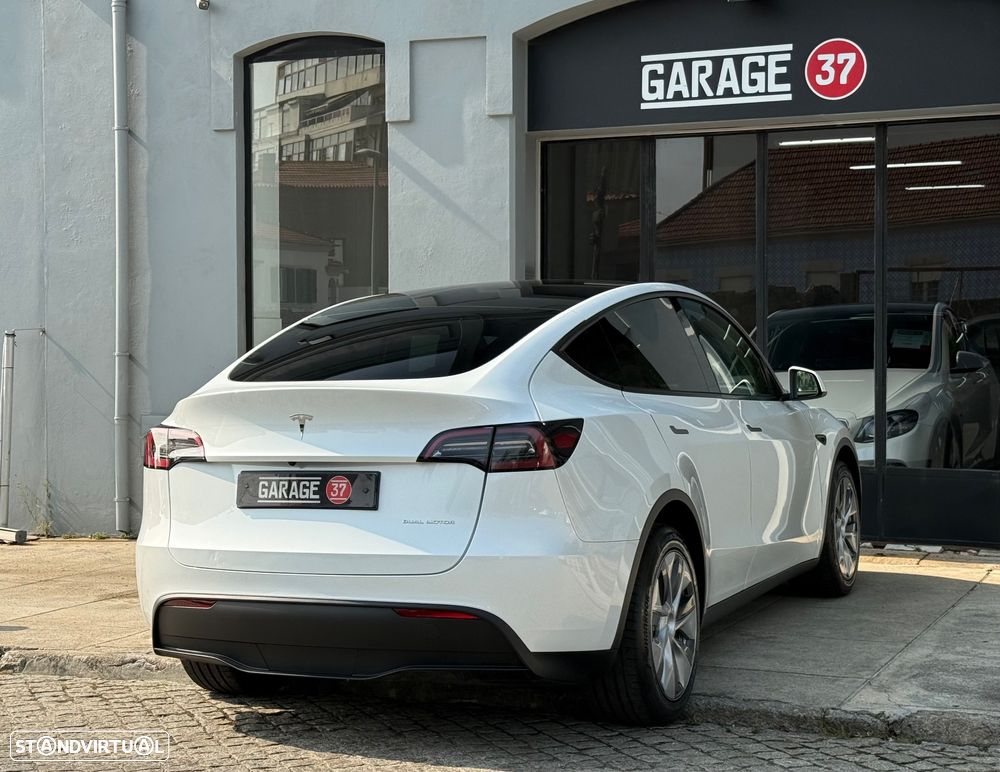 Tesla Model Y Long Range Dual Motor AWD - 8
