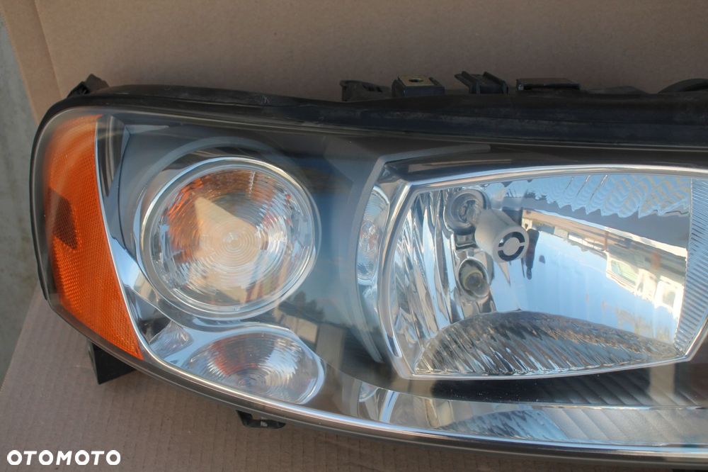 volvo v70 s60 xc70 prawy reflektor prawa lampa zwykła h7 30698836 europa - 2