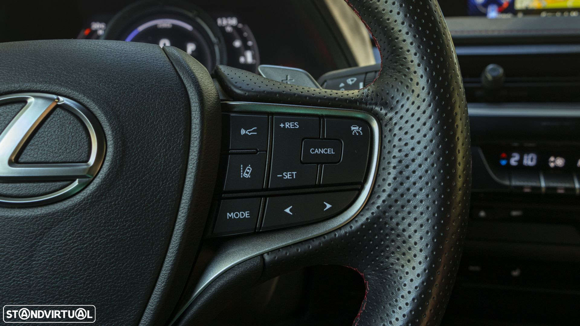 Lexus UX 250h F Sport - 38
